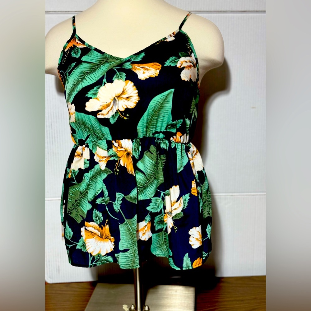 Unbranded 2X womens top. Tropical print spaghetti straps elastic under the bust